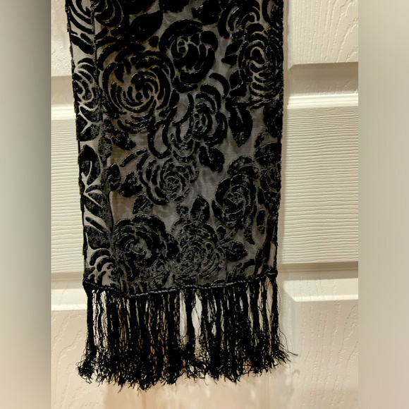 Pretty burnout scarf with fringe - Picture 1 of 8